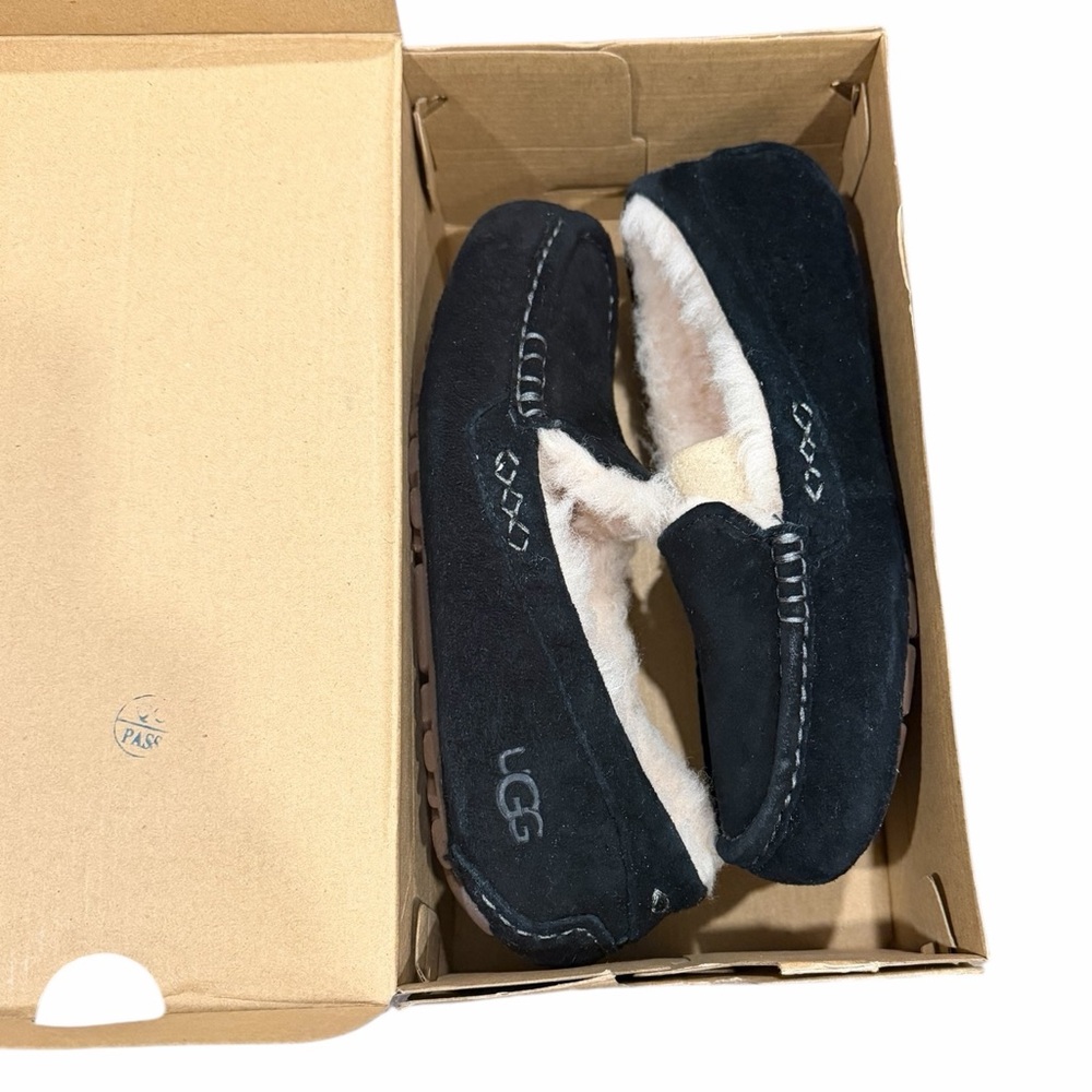 New UGG Ansley Black Suede Shearling‎ Moccasin Slippers Women’s 5 w/ Box